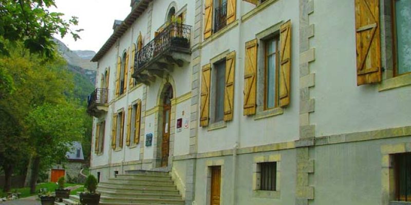 Reserva hoteles y actividades. Pirineo Aragonés